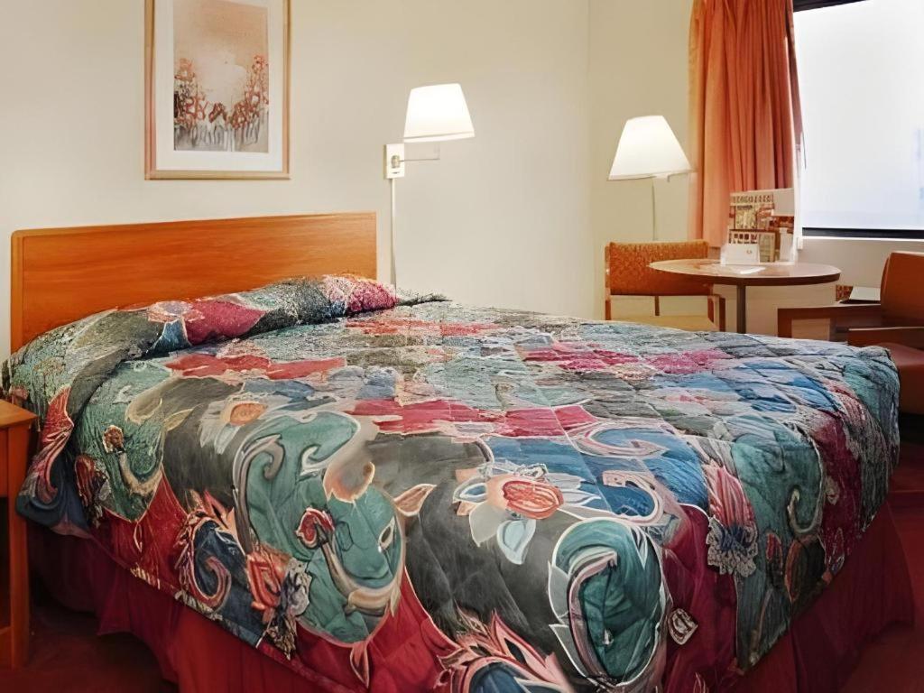 Econo Lodge Итака Екстериор снимка