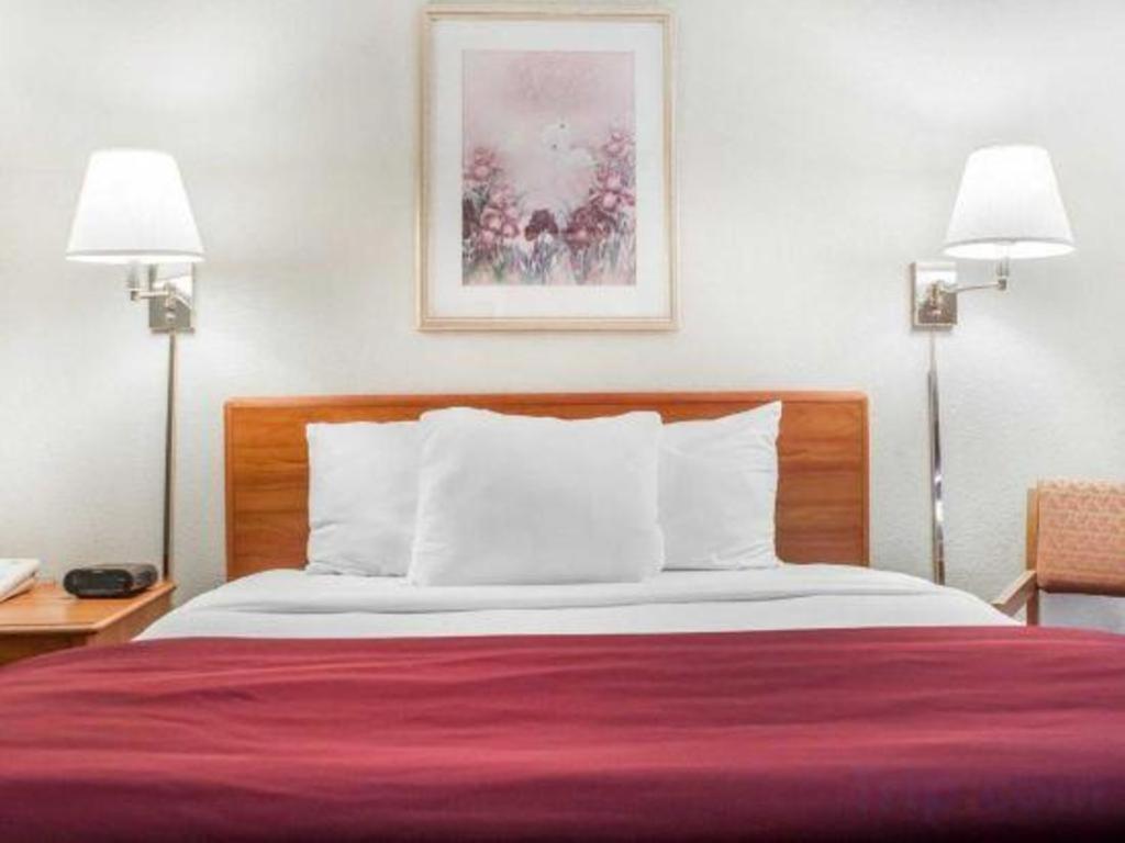 Econo Lodge Итака Екстериор снимка