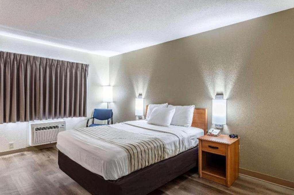 Econo Lodge Итака Екстериор снимка