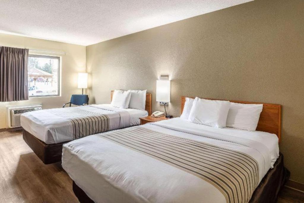 Econo Lodge Итака Екстериор снимка